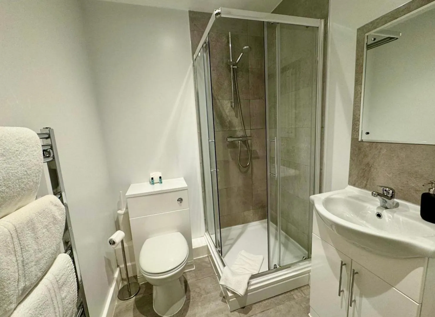 Modern Central Apartment With Views Of The Quayside Sleep 8 Free Parking 뉴캐슬어폰타인 영국