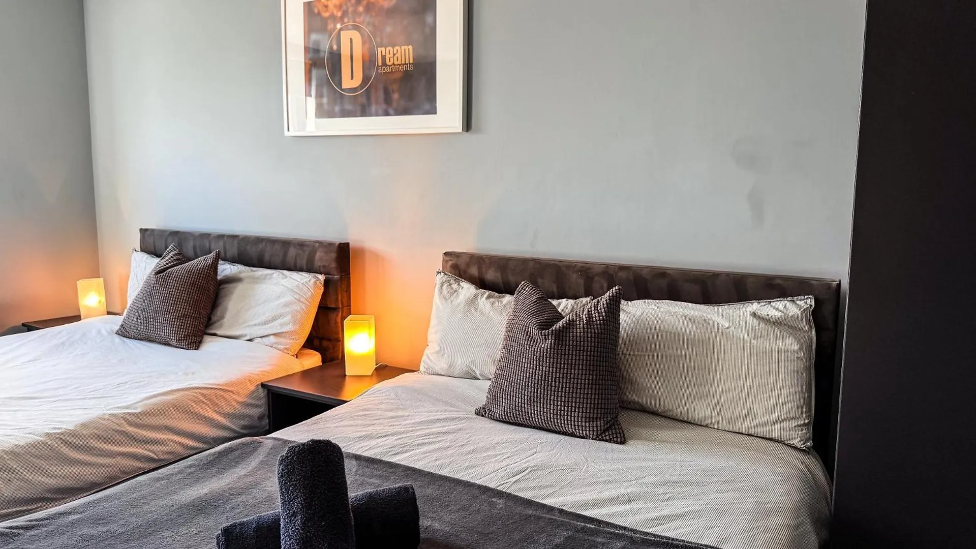Modern Central Apartment With Views Of The Quayside Sleep 8 Free Parking 뉴캐슬어폰타인
