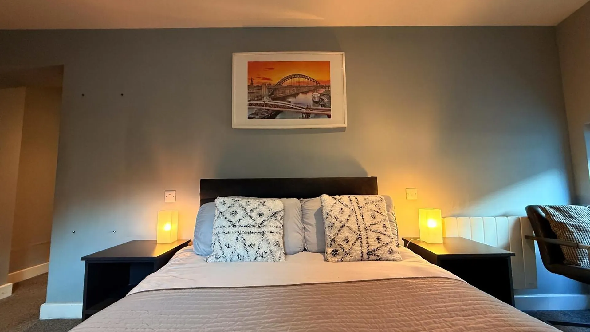 Modern Central Apartment With Views Of The Quayside Sleep 8 Free Parking 뉴캐슬어폰타인
